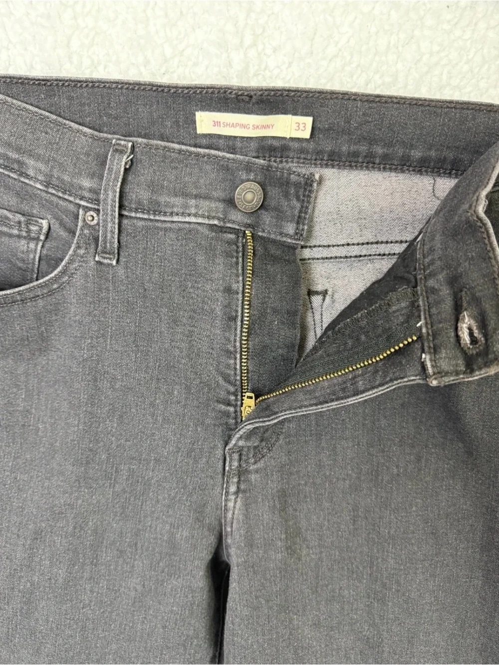 NWT Levi's 311 Shaping Skinny Jeans Mens 34/30 Slim Black